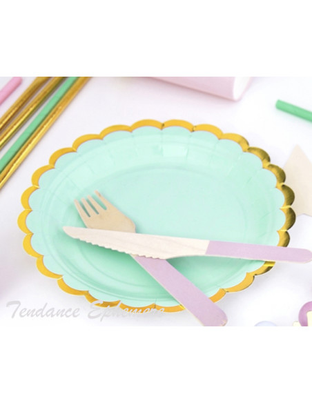 Petites assiettes vert pastel et doré contours alvéolées